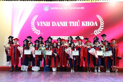 Trường Đại học Thủ đô Hà Nội trao Bằng tốt nghiệp đại học chính quy đợt 2