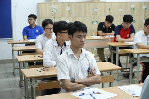 Trước ngày công bố điểm thi tốt nghiệp THPT 2025: dự báo điểm chuẩn giảm mạnh