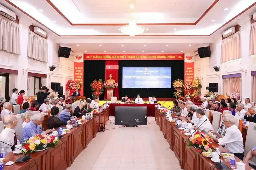 Bộ GD&ĐT tri ân 80 nhà giáo đi B - những nhân chứng sống của một thời hoa lửa