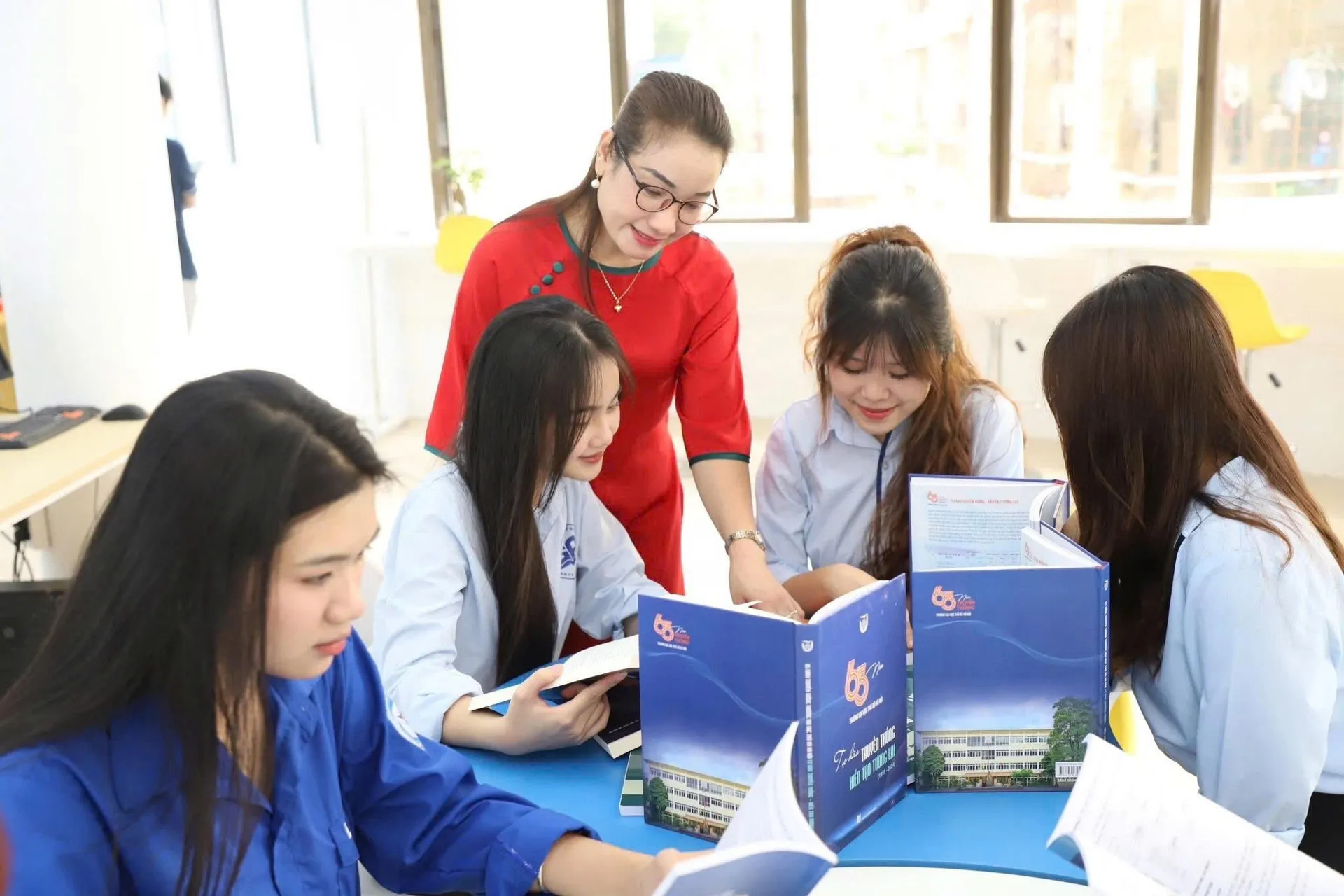 Cẩm nang tra cứu tài liệu và sử dụng thư viện số Trường Đại học Thủ đô Hà Nội