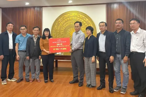 Đại học Quốc gia Hà Nội hỗ trợ khẩn cấp đồng bào vùng lũ Đắk Lắk