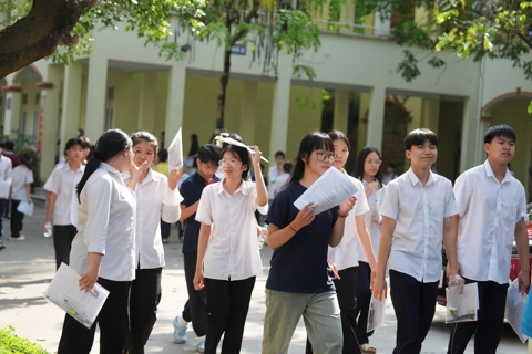 Hà Nội: 1 thí sinh mang điện thoại vào phòng thi môn Ngoại ngữ
