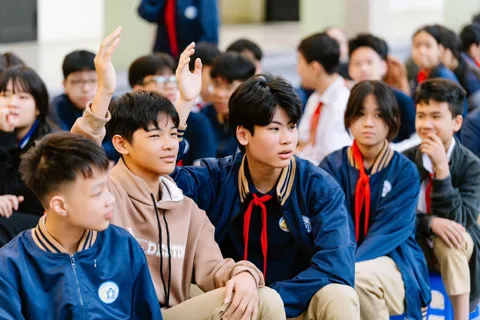 Hà Nội: học sinh không phải nộp đơn đề nghị miễn, hỗ trợ học phí