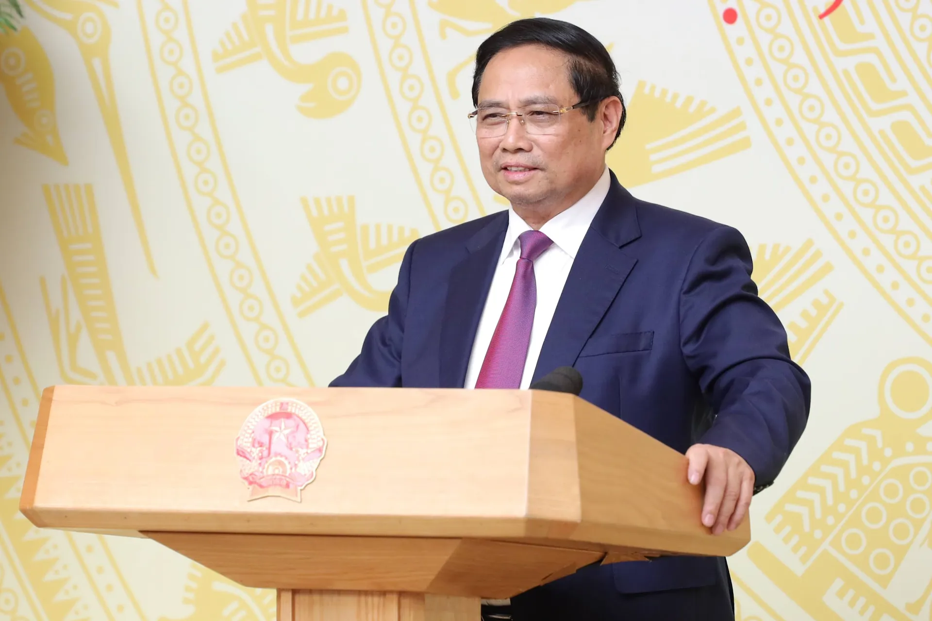 Thủ tướng: không để học sinh thiếu trường, thiếu lớp, thiếu thầy cô, thiếu ăn, thiếu mặc
