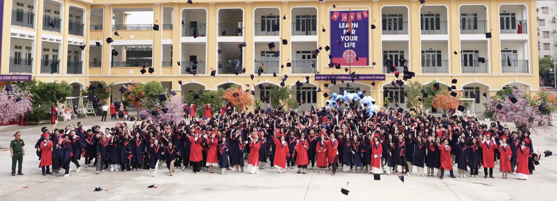 Trường THPT Hà Đông dành tặng món quà đặc biệt cho học sinh lớp 12