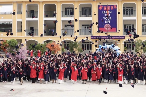 Trường THPT Hà Đông dành tặng món quà đặc biệt cho học sinh lớp 12