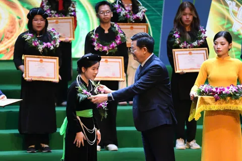 Vinh danh những bông hoa đẹp vùng đồng bào dân tộc, miền núi
