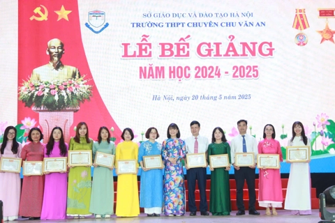 Hà Nội: thành tích ấn tượng của thầy trò tại ngôi trường xuyên thế kỷ