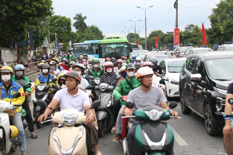 Hà Nội nghiên cứu phương án hỗ trợ đổi xe máy xăng sang xe điện