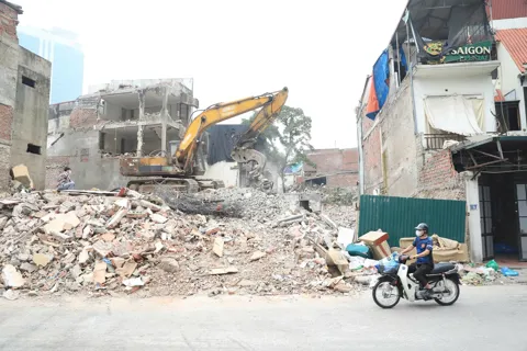 Đền bù 400 tỷ đồng cho đất phố cổ: Hà Nội đưa Luật vào đời sống