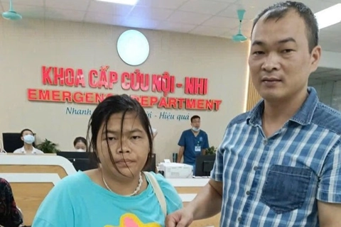 Hà Nội: phụ xe buýt ứng trước viện phí đưa hành khách đi cấp cứu 
