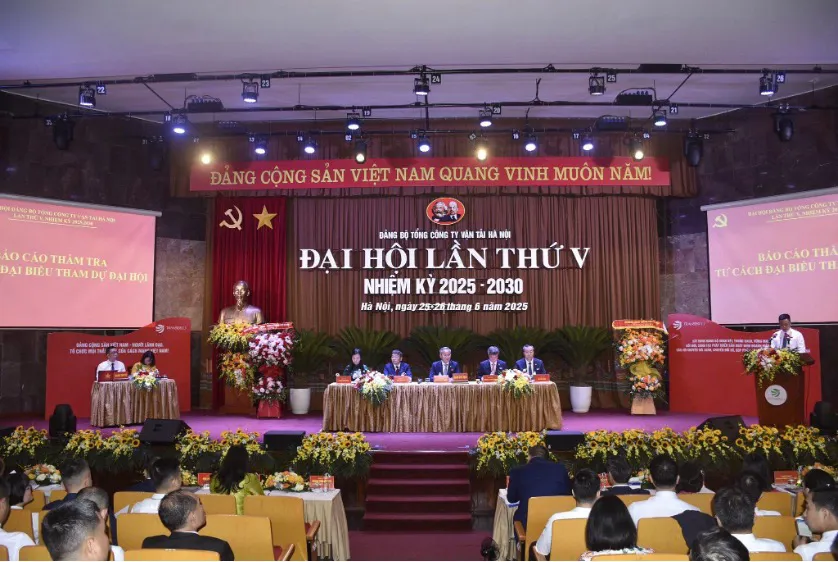 Hà Nội tiên phong chuyển đổi xanh, chuyển đổi số giao thông công cộng