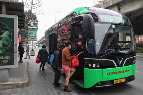 Hà Nội lên kế hoạch phục vụ hành khách bằng phương tiện công cộng dịp Tết Dương lịch