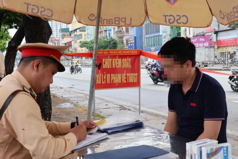 CSGT Hà Nội xử lý nhiều xe khách vi phạm dịp nghỉ lễ

