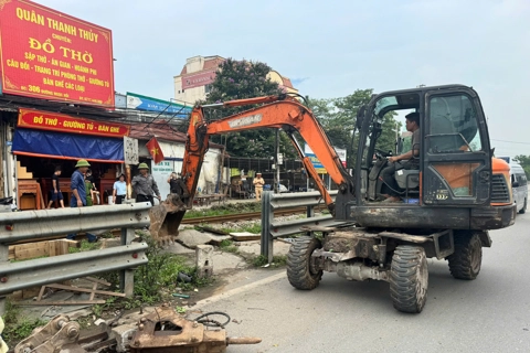 Hà Nội: đóng 5 lối đi tự mở qua đường sắt