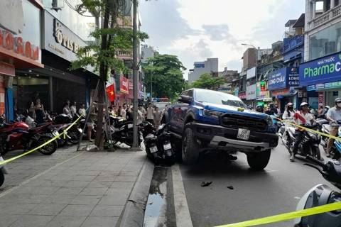 Ô tô gây tai nạn liên hoàn ở Hà Nội