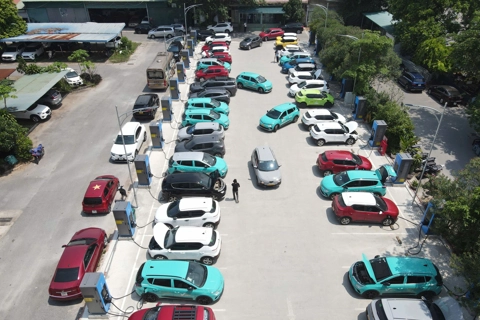 Triển khai 2 vị trí lắp đặt trạm sạc xe điện trên Vành đai 1