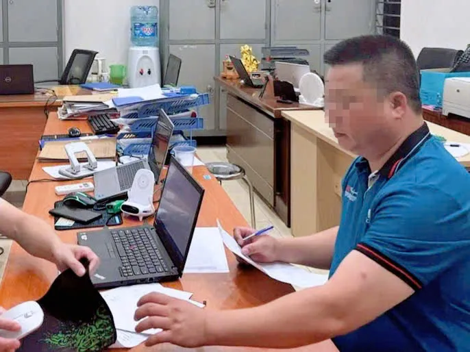 Công an triệu tập người đàn ông rút chìa khoá xe khách rồi bỏ đi
