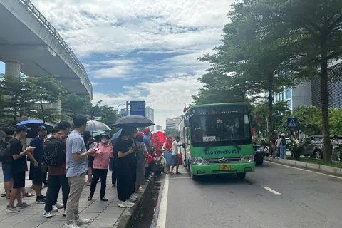 Phương tiện công cộng Hà Nội sẵn sàng vào cao điểm Tết Nguyên đán