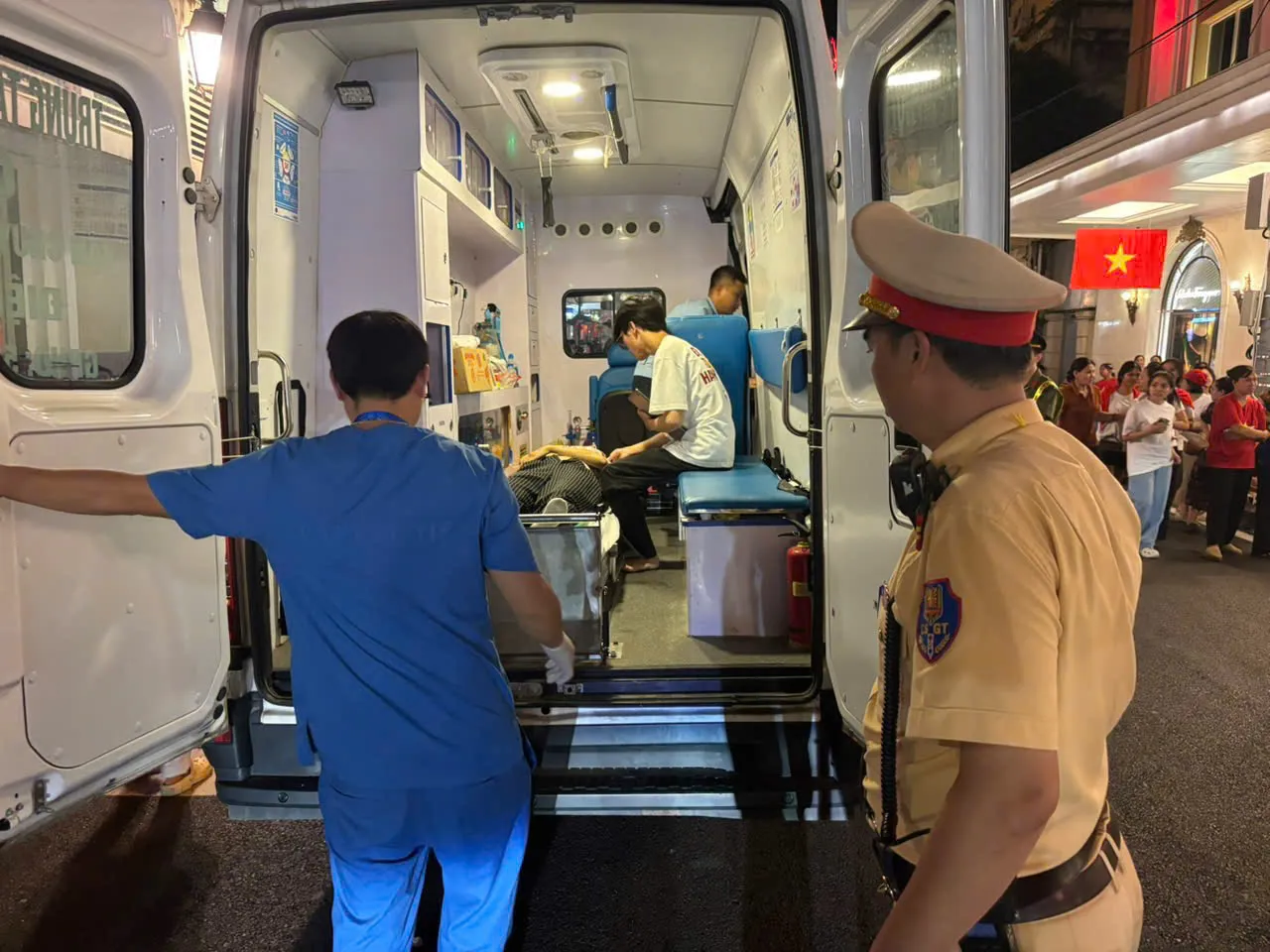 Kịp thời cứu giúp một phụ nữ bị ngất, lên cơn co giật tại khu vực lễ kỷ niệm Quốc khánh
