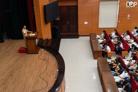Tuyên truyền Luật Trật tự, an toàn giao thông đường bộ tới hơn 1.300 giảng viên và sinh viên đại học
