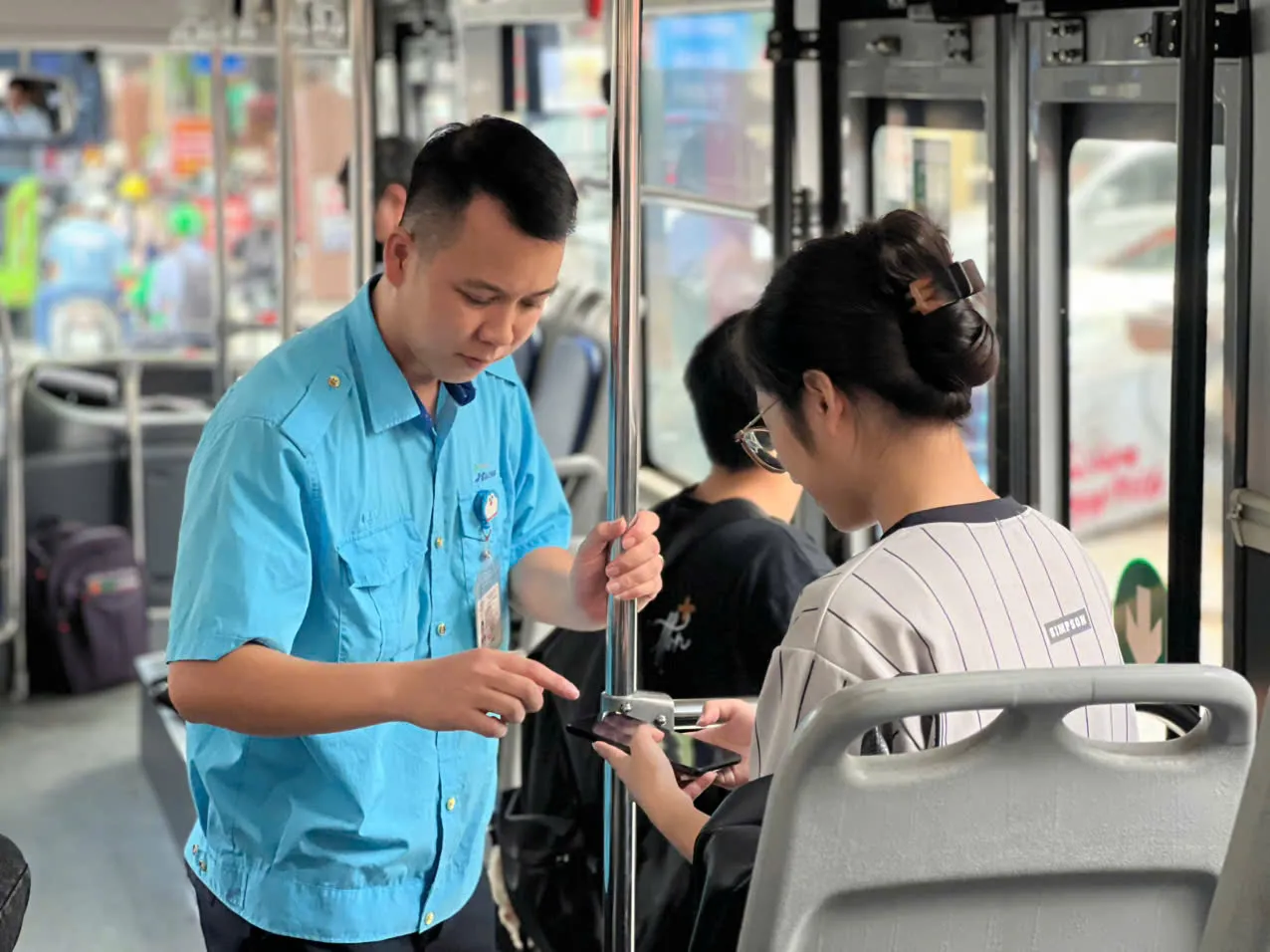 Nhân lên hình ảnh đẹp, thân thiện của xe buýt Thủ đô