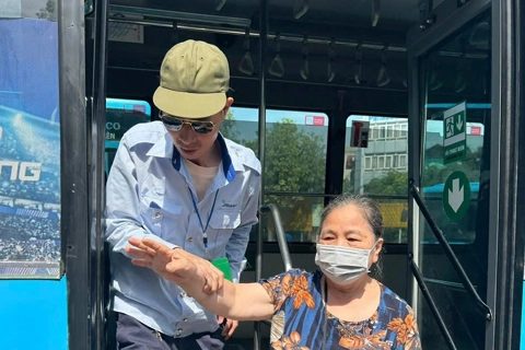 Con người là nòng cốt nâng cao chất lượng dịch vụ vận tải hành khách công cộng
