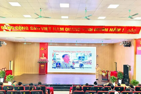 Mỗi người phụ nữ sẽ là một tuyên truyền viên an toàn giao thông
