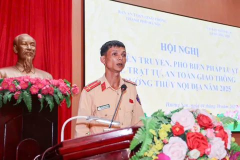 Hà Nội tập huấn an toàn đường thủy cho hàng trăm lái đò Chùa Hương
