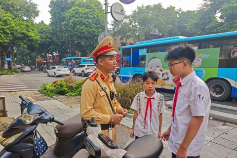 Xây dựng văn hoá giao thông lứa tuổi học sinh
