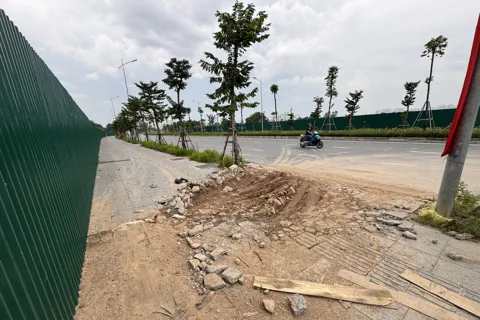 Hà Nội: Đường hơn 700 tỷ đồng khánh thành chưa lâu đã bị phá hỏng
