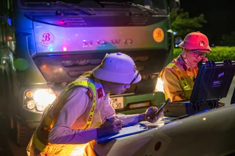 Hà Nội: xử phạt 88 xe tải vi phạm trong một đêm
