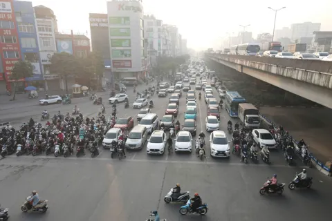 Hà Nội: ưu tiên cho giao thông công cộng để giảm ùn tắc giao thông đô thị