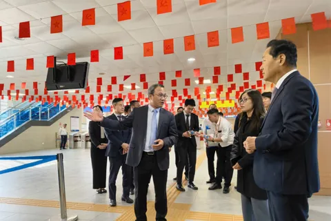 Đoàn công tác Uỷ ban Giao thông đô thị Hàn Quốc thăm tuyến Metro Nhổn – Ga Hà Nội