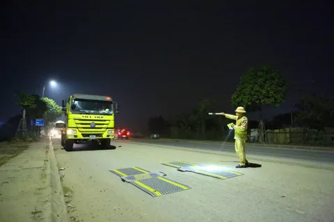 Quyết tâm đẩy lùi xe quá khổ, quá tải