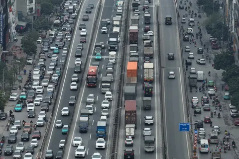 Không để xảy ra ùn tắc kéo dài trên các tuyến đường vào trung tâm Hà Nội và TP Hồ Chí Minh 