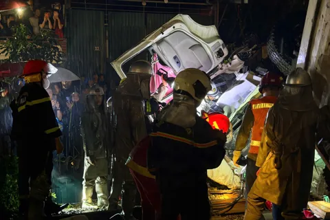 Điều tra nguyên nhân vụ tai nạn tàu hoả nghiêm trọng ở Hà Nội 