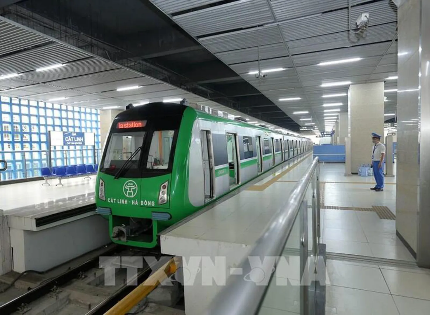 Hanoi Metro signs deal to develop green transportation
