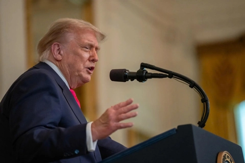 Ông Trump gia tăng sức ép lên Chủ tịch Fed: hạ lãi suất hoặc chấp nhận bị thay thế