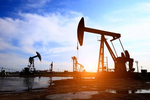 Giá dầu quay đầu giảm sau khi OPEC+ bất ngờ tăng sản lượng