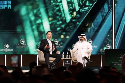 Cùng ông Trump công du Trung đông, Elon Musk âm thầm mở rộng đế chế công nghệ
