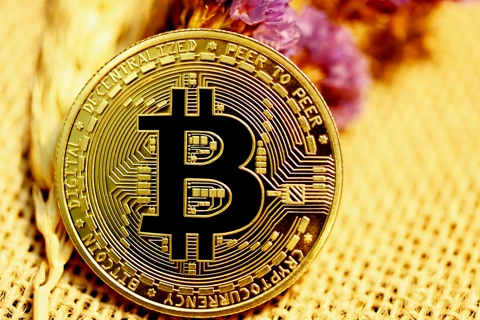 Bitcoin vượt 100.000 USD sau thỏa thuận Mỹ - Anh, thị trường tài chính phục hồi
