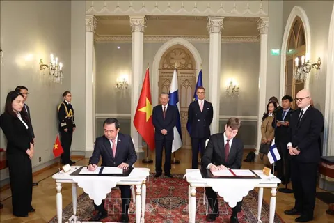 Tổng Bí thư Tô Lâm và Tổng thống Phần Lan chứng kiến Lễ ký kết các văn kiện hợp tác