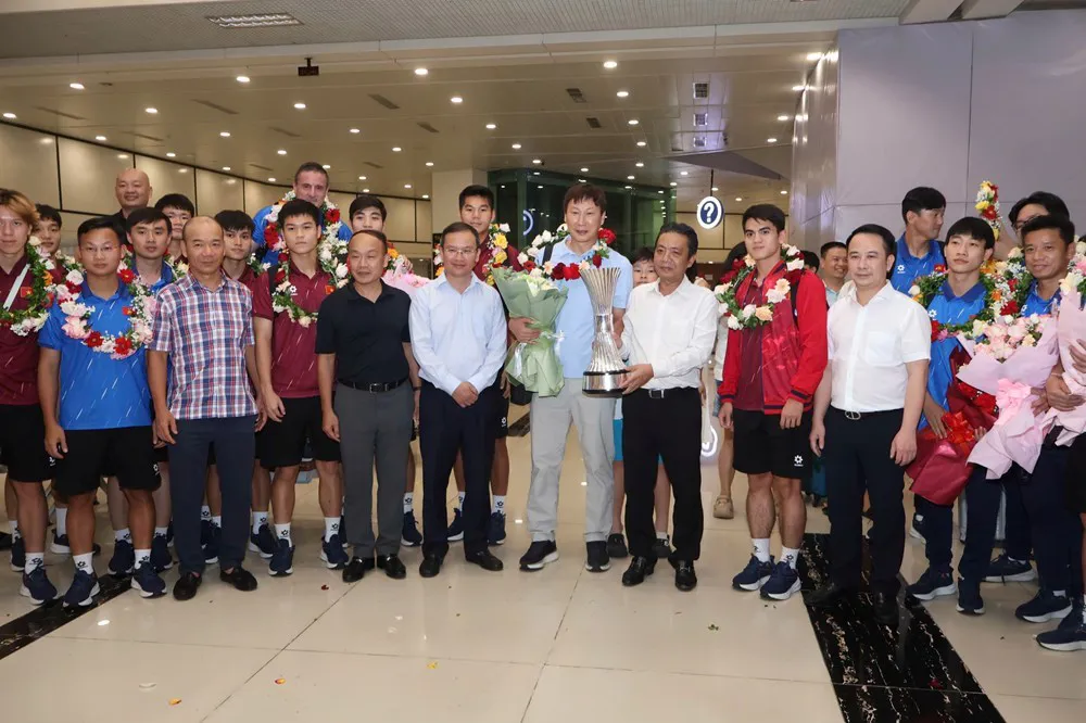 U23 Vietnam receives national honors for ASEAN Cub Championship