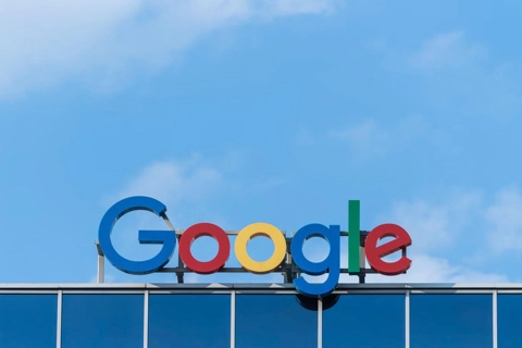 Google thoát án chia tách Chrome và Android, cổ phiếu Alphabet bật tăng 7,8%