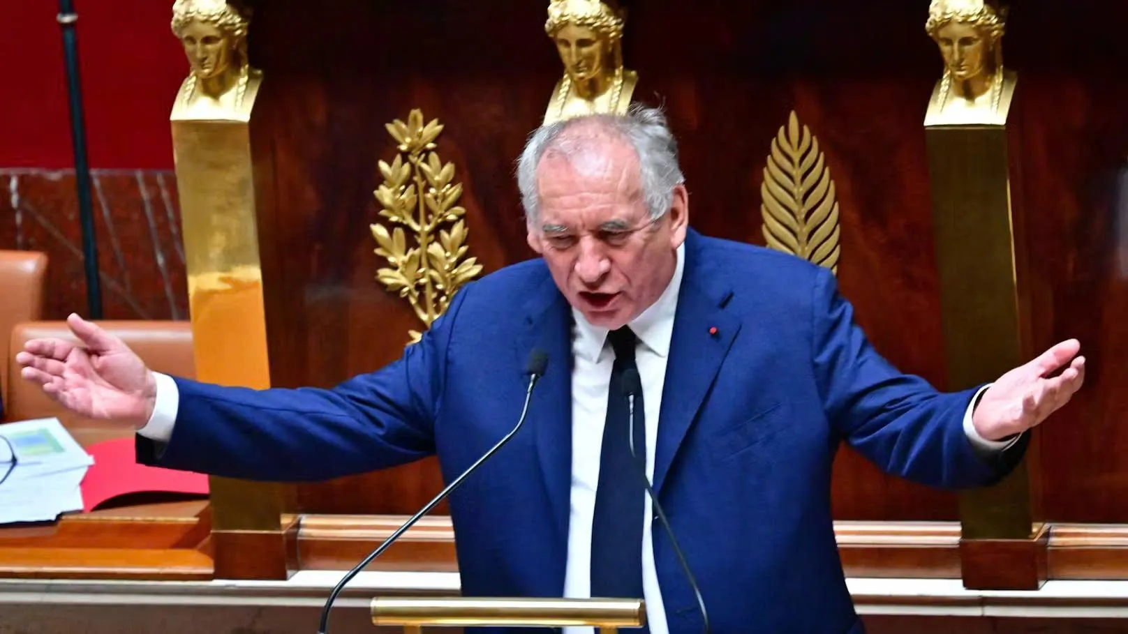 Thủ tướng Pháp Bayrou rời nhiệm sở, Tổng thống Macron đối mặt thử thách mới