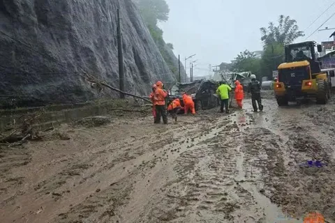 Siêu bão Ragasa tấn công châu Á, Việt Nam chuẩn bị ứng phó