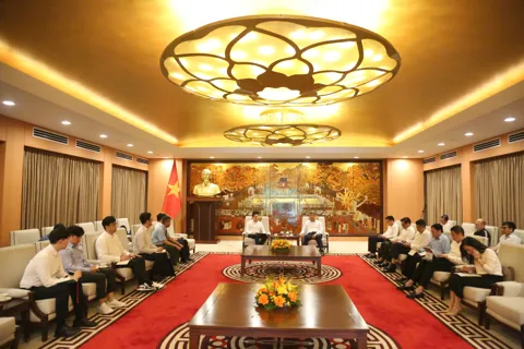 Hà Nội hợp tác tập đoàn Hàn Quốc phát triển hạ tầng xe điện
