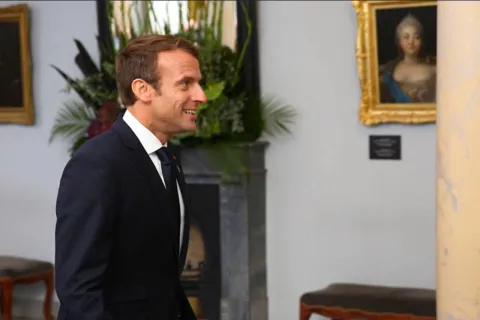 Tổng thống Macron giữa tâm bão chính trị: Pháp đứng trước ngã rẽ lịch sử