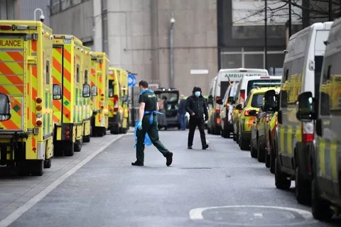 Anh chao đảo vì hóa đơn sức khỏe hơn 100 tỷ USD mỗi năm